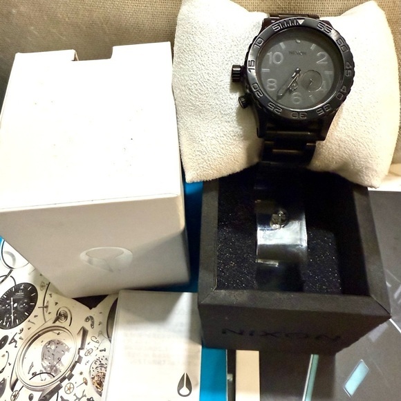 NIXON  “42-20” Black Out Minimize Date Designer Sport Watch - Picture 7 of 7